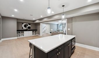 7805 CAYUGA Ave, Bethesda, MD 20817