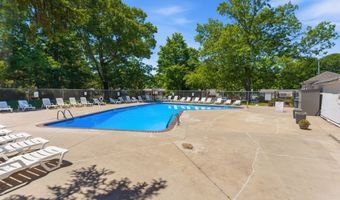142 Woodland Dr 142, Cromwell, CT 06416
