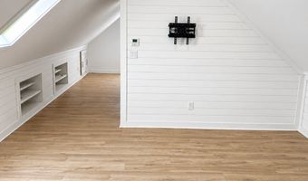 13 Armstrong Pl, Bridgeport, CT 06608