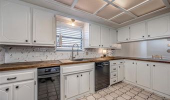 3208 California Ave, Chickasha, OK 73018