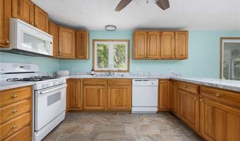 3 Grassy Plain Rd, Barrington, RI 02806