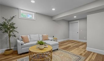 5 Lillis Ave, Barrington, RI 02806