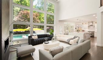 265 Oakhurst Leaf Dr, Alpharetta, GA 30004