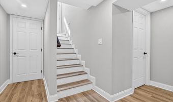1607 N GLEBE Rd, Arlington, VA 22207