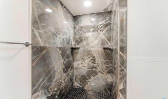 312 S 1st Ave, Brandon, SD 57005