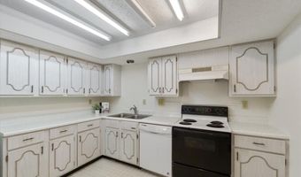 910 Claytonbrook Dr 1, Ballwin, MO 63011