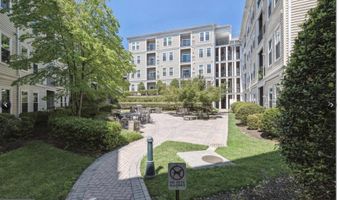2465 ARMY NAVY Dr 1-405, Arlington, VA 22206