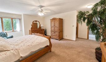 225 Emerald Meadows Dr, Arnolds Park, IA 51331