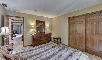 1521 Secretariat Ln, Indianapolis, IN 46217