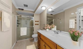 916 Claytonbrook Dr 1, Ballwin, MO 63011