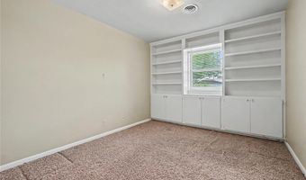 345 Lakeside Dr, Altus, OK 73521