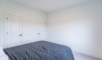 921 Justine Cir E, Indianapolis, IN 46234