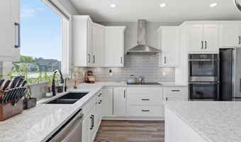 5306 Greyson Heights Dr, Auburn, IN 46706