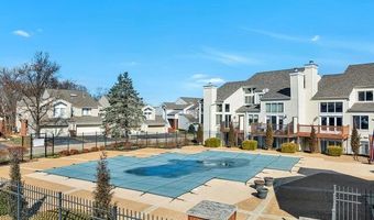 1738 Highview Circle Ct, Ballwin, MO 63021