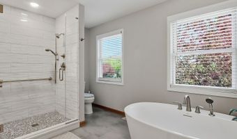 40498 N Sunset Dr, Antioch, IL 60002