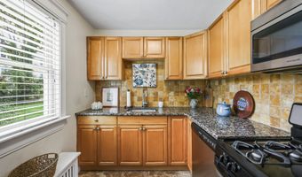 306 Deal Lake Dr 40, Asbury Park, NJ 07712