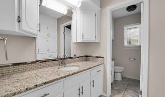 605 Cambridge Dr, Altus, OK 73521