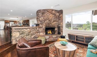 735 Del Valle Dr, Fallbrook, CA 92028