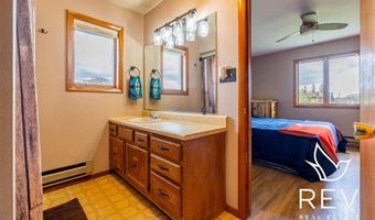 8 Mountain Dr, Cody, WY 82414