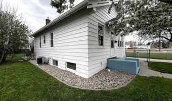 1204 S 2nd St, Aberdeen, SD 57401