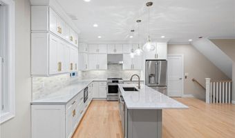 25 Scallop Shell Rd, Narragansett, RI 02882