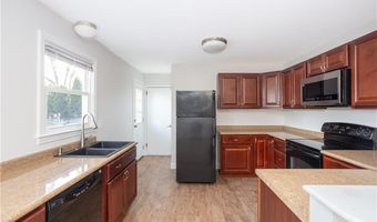 11 Granada Ter, Middletown, RI 02842