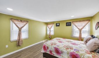 600 Broadway D14, Amityville, NY 11701