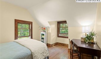 140 Library Ln, Banner Elk, NC 28604
