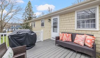 384 Valley Rd, Middletown, RI 02842