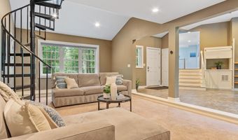 67 Quaker Ln, Bolton, MA 01740