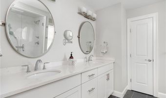 40 Kettle Point Ave, East Providence, RI 02914