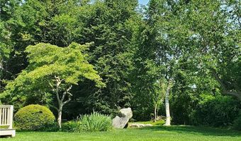 15 Hammersmith Rd 33, Newport, RI 02840