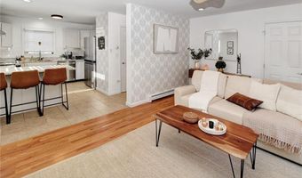 231 Maple Ave 102, Newport, RI 02840