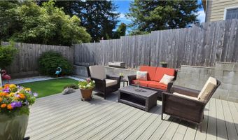 917 5 7TH St, Brookings, OR 97415
