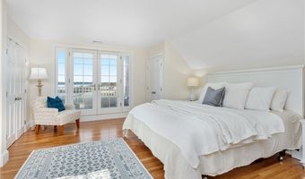 591 Ocean Ave, Newport, RI 02840