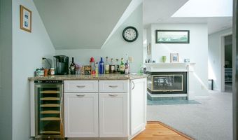 1 Seaview Ave 4, Newport, RI 02840