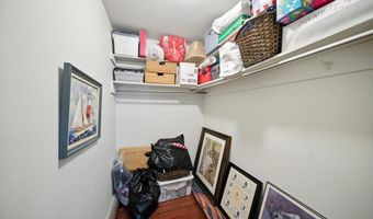 29 Park Ave, Belford, NJ 07718