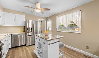 3 Renier Ct, Middletown, NJ 07748
