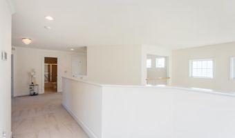 4 Hilander Dr, Albany, NY 12211