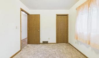 1212 E Fleetwood Cir, Brandon, SD 57005
