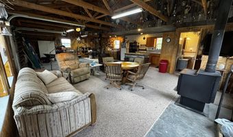 3702 Round House Rd, Aurora, MO 65605
