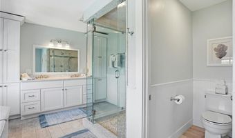 693 Hope St, Bristol, RI 02809