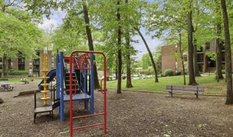 3318 WOODBURN VILLAGE Dr 32, Annandale, VA 22003