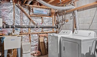 137 Point Of Woods Dr, Albany, NY 12203