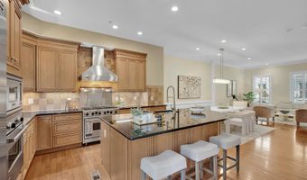 1818 POTOMAC GREENS Dr, Alexandria, VA 22314