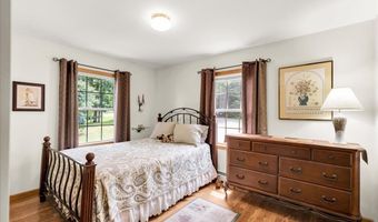 21 Bowling Green Ln, Belfast, ME 04915