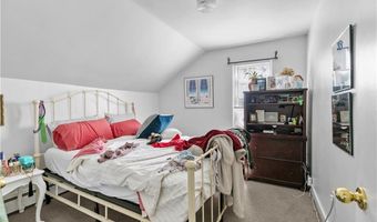 28 Young St, Newport, RI 02840