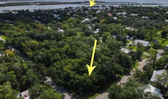 139 8th St, Apalachicola, FL 32320