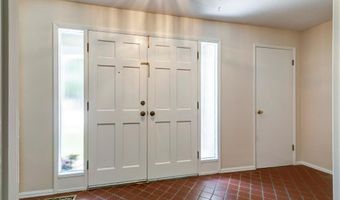 501 Clayworth Dr, Ballwin, MO 63011