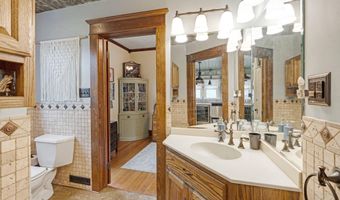 804 S Jackson St, Auburn, IN 46706